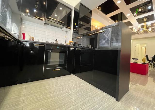 3 սենյականոց բնակարան Հյուսիսային պողոտայում, 80 ք.մ., 4/11 հարկ, բարձր առաստաղներ