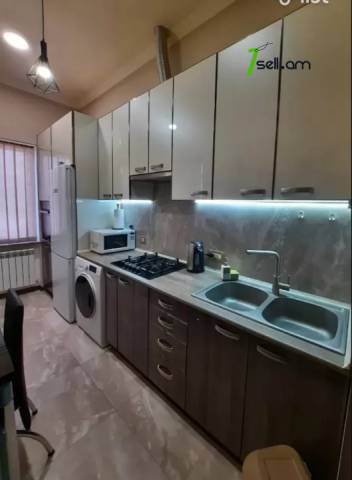 4 սենյականոց բնակարան կենտրոնում, 82 ք.մ., 2 սանհանգույց, բարձր առաստաղներ, կապիտալ վերանորոգված