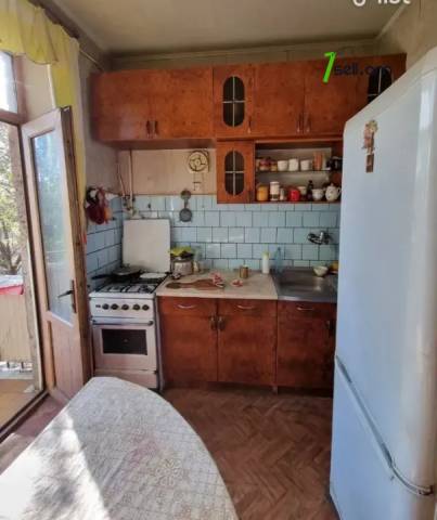 2 սենյականոց բնակարան Նաիրի Զարյան փողոցում, 65 ք.մ., բարձր առաստաղներ, նախավերջին հարկ, քարե շենք