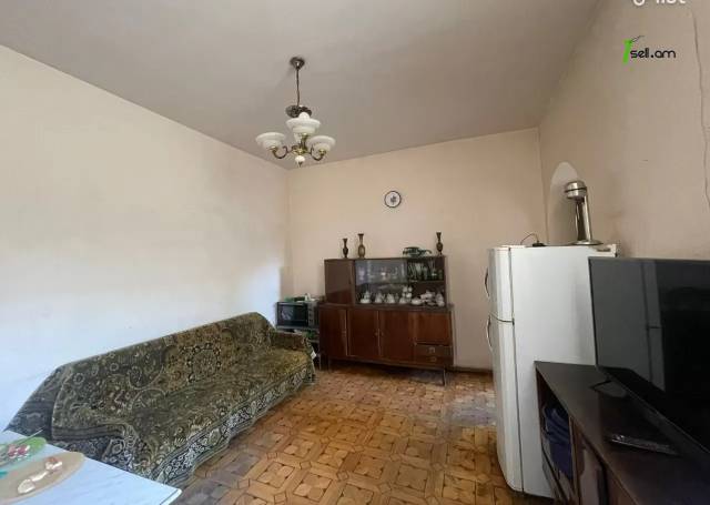 Մեկ հարկանի քարե տուն Հրաչյա Ներսիսյան փողոցում Քանաքեռ Զեյթունում, 90 քմ