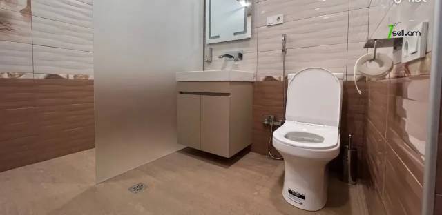 2 սենյականոց բնակարան նորակառույց շենքում Չարենցի փողոցում, 70 քմ, 5/12 հարկ, 2 սանհանգույց