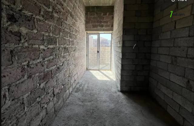 Երկու հարկանի քարե տուն Մելքումովի փողոցում Աջափնյակում, 300 ք.մ., 2 սանհանգույց