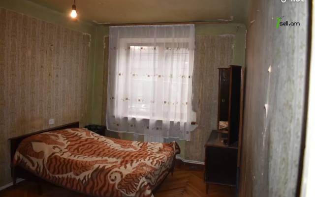 4 սենյականոց բնակարան Լվովյան փողոցում, 76 ք.մ., 1/5 հարկ, քարե շենք