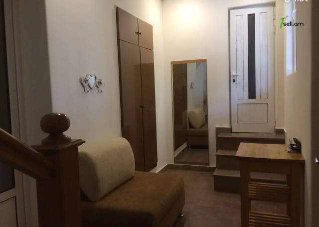 Երկու հարկանի քարե տուն Ազատության պողոտայում Արաբկիրում, 230 քմ, 3+ սանհանգույց