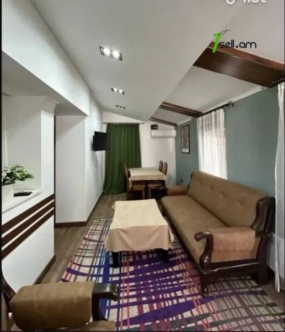 2 սենյականոց բնակարան Միխայիլ Գլինկայի փողոցում, 51 քմ, 1/3 հարկ, եվրովերանորոգված, քարե շենք