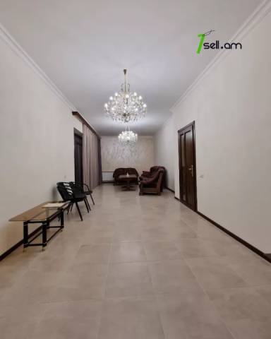 Երկու հարկանի քարե տուն Մուրացանի փողոցում Էրեբունիում, 220 ք.մ., 3+ սանհանգույց