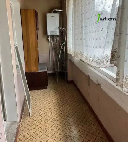3 սենյականոց բնակարան Կոմիտասի պողոտայում, 99 քմ, 2/9 հարկ, 2 սանհանգույց, մասնակի վերանորոգում
