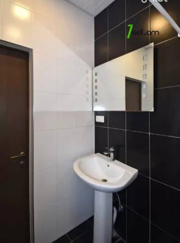 3 սենյականոց բնակարան նորակառույց շենքում Գյուլբենկյան փողոցում, 85 ք.մ., բարձր առաստաղներ