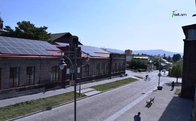 4 սենյականոց բնակարան Ռուսթավելի փողոցում, 100 ք.մ., 2/2 հարկ, 2 սանհանգույց, կապիտալ վերանորոգված