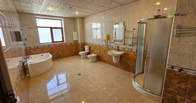 Չորս հարկանի քարե տուն Գարեգին Հովսեփյանի փողոցում Նորք Մարաշում, 2265 քմ, 3+ սանհանգույց