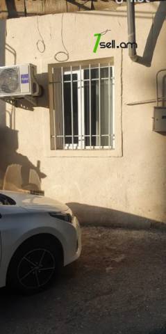 Մեկ հարկանի քարե տուն Նալբանդյան փողոցում կենտրոնում, 50 ք.մ., եվրովերանորոգված