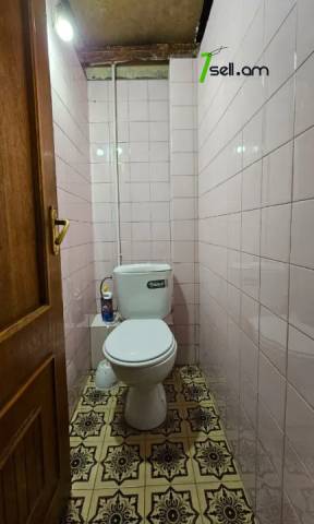 3 սենյականոց բնակարան Արտեմ Միկոյան փողոցում, 80 ք.մ., 3/5 հարկ, կապիտալ վերանորոգված, քարե շենք