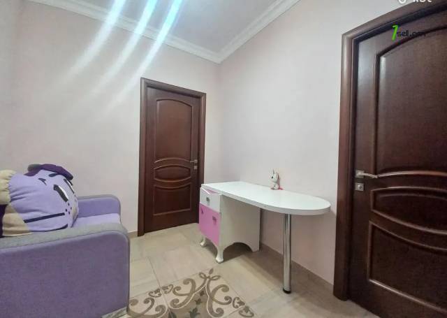 4 սենյականոց բնակարան Լեփսիուսի փողոցում, 90 ք.մ., նախավերջին հարկ, եվրովերանորոգված