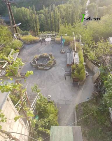 Մեկ հարկանի քարե տուն Այգեձորի փողոցում Արաբկիրում, 130 քմ, կոսմետիկ վերանորոգում