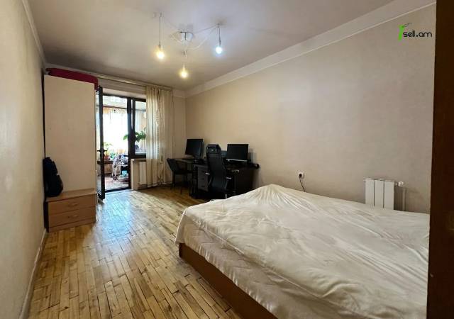 3 սենյականոց բնակարան Սարյանի փողոցում, 80 քմ, նախավերջին հարկ, եվրովերանորոգված, քարե շենք