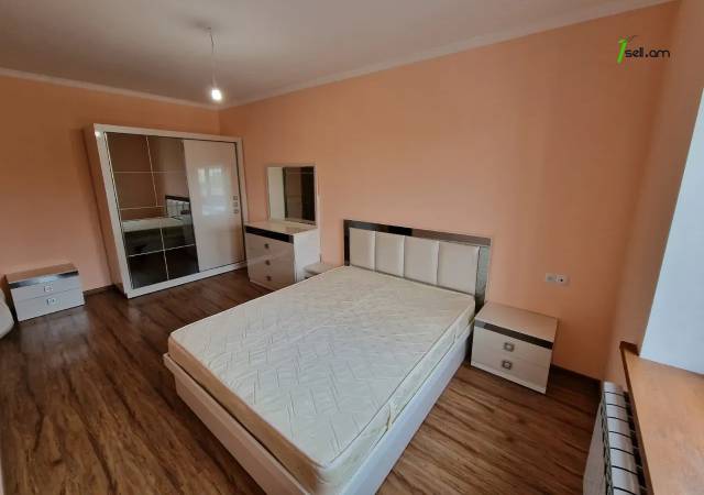 Երկու հարկանի տուն Պարույր Սևակ թաղամաս 2-րդ փողոցում Առինջում, 480 քմ, 3+ սանհանգույց