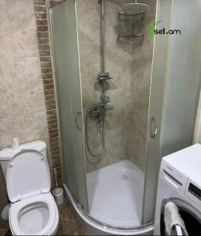 2 սենյականոց բնակարան Եզնիկ Կողբացու փողոցում, 56 ք.մ., 5/9 հարկ, կապիտալ վերանորոգված