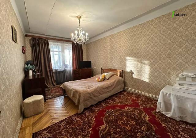 3 սենյականոց բնակարան Նանսենի փողոցում, 87 ք.մ., 3/5 հարկ, կոսմետիկ վերանորոգում, քարե շենք