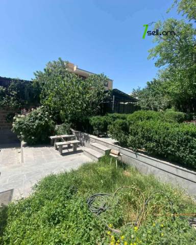 Երկու հարկանի քարե տուն, Armen Tigranyan street Արաբկիրում, 550 ք.մ., 3+ սանհանգույց