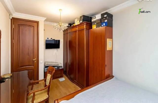 4 սենյականոց բնակարան Մոսկովյան փողոցում, 150 ք.մ., 2 սանհանգույց, 2/8 հարկ, եվրովերանորոգված