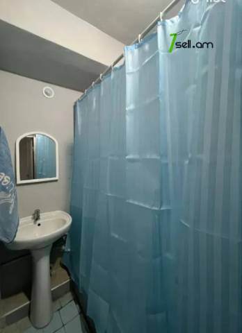 4 սենյականոց բնակարան Արամ Մանուկյանի փողոցում, 100 ք.մ., մի քանի պատշգամբ, մասնակի վերանորոգում