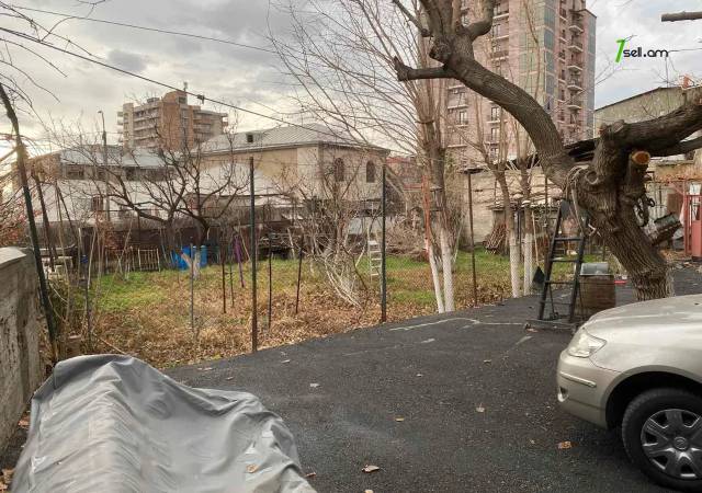 Հողատարածք բնակելի շինությունների համար Գյուլբենկյան փողոցում Արաբկիրում, 600 քմ