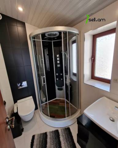 Ընդարձակ 5 սենյականոց բնակարան նորակառույց շենքում Վերին Անտառային փողոցում, 330 ք.մ.