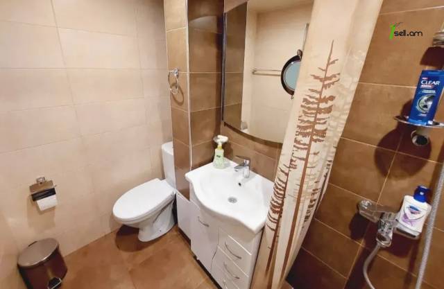 2 սենյականոց բնակարան Մեսրոպ Մաշտոցի պողոտայում, 50 ք.մ., 2/5 հարկ, կապիտալ վերանորոգված, քարե շենք