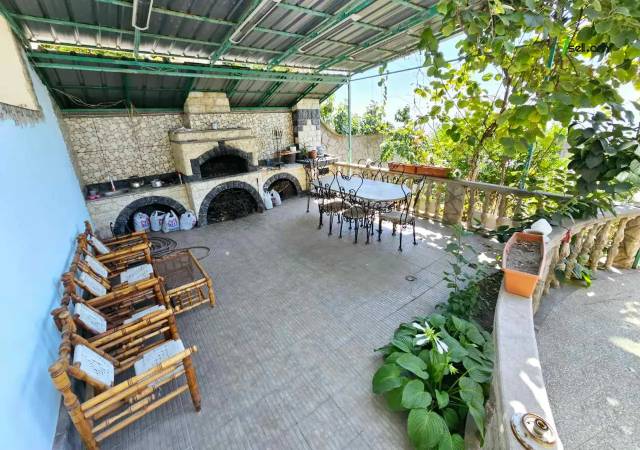 Երեք հարկանի քարե տուն Նորքի 9-րդ փողոցում Նորք Մարաշում, 1400 քմ, 3+ սանհանգույց