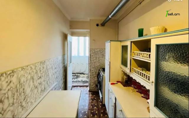 4 սենյականոց բնակարան Բաշինջաղյան փողոցում, 96 ք.մ., քարե շենք