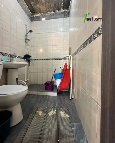 Մեկ հարկանի քարե տուն 10-րդ փողոցում Այնթապում, 335 ք.մ., կապիտալ վերանորոգված