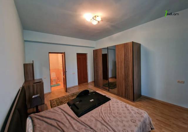 Երկու հարկանի քարե տուն Բաբայան փողոցում Արաբկիրում, 600 ք.մ., 3+ սանհանգույց, կապիտալ վերանորոգված