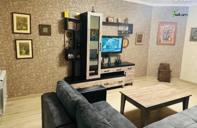 4 սենյականոց բնակարան Լվովյան փողոցում, 78 ք.մ., 3/5 հարկ, կապիտալ վերանորոգված, քարե շենք