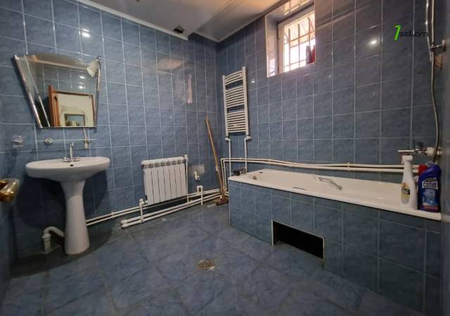 Երկու հարկանի քարե տուն Ղազարավանում, 300 ք.մ., 2 սանհանգույց, կապիտալ վերանորոգված