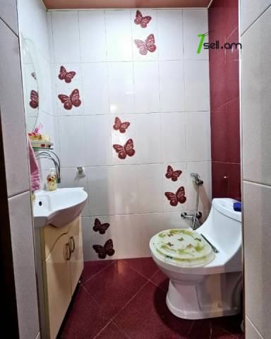 Երկու հարկանի քարե տուն Բագրևանդի 23-րդ փողոցում Նոր Նորքում, 1280 ք.մ., 3+ սանհանգույց