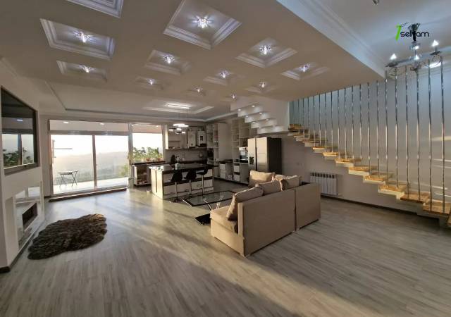 Երեք հարկանի քարե տուն, Նորք-Մարաշ վարչական շրջան Նորք Մարաշում, 300 ք.մ., 3+ սանհանգույց