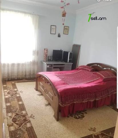 Երկու հարկանի քարե տուն, Մաշտոցի 10-րդ նրբանցք Օշականում, 260 քմ, 2 սանհանգույց