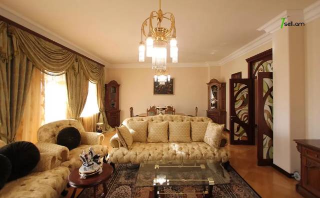 Երեք հարկանի քարե տուն Սևքարեցի Սաքոյի փողոցում Արաբկիրում, 600 ք.մ., 3+ սանհանգույց