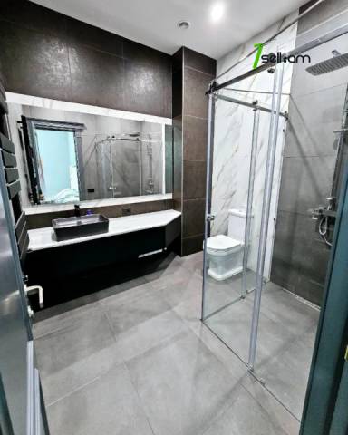 Երեք հարկանի քարե տուն, Նորք-Մարաշ վարչական շրջան Նորք Մարաշում, 660 ք.մ., 3+ սանհանգույց