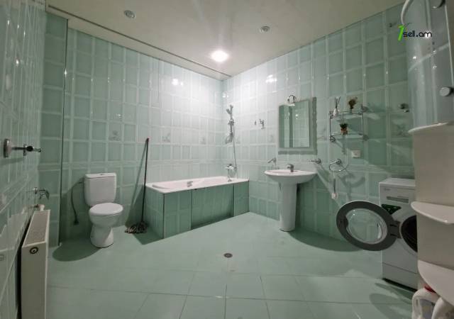 Երեք հարկանի քարե տուն Այգեկցու փողոցում Արաբկիրում, 430 ք.մ., 3+ սանհանգույց, կապիտալ վերանորոգված