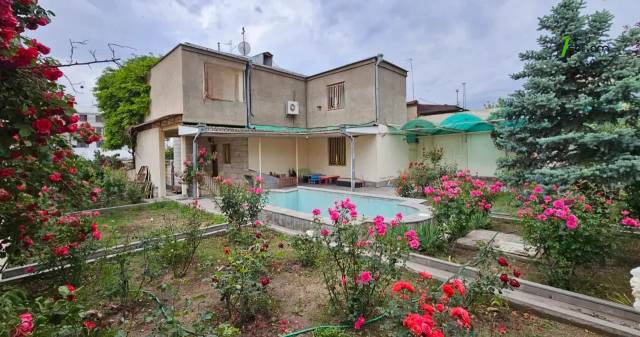 Երեք հարկանի քարե տուն Ազատության պողոտայում Արաբկիրում, 900 քմ, 3+ սանհանգույց