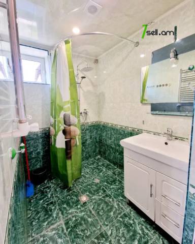 Երկու հարկանի քարե տուն Միչուրինի փողոցում Էրեբունիում, 380 ք.մ., 3+ սանհանգույց, եվրովերանորոգված