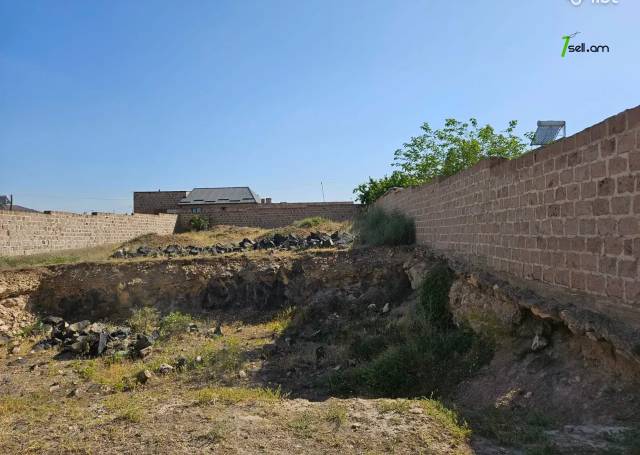 Հողատարածք բնակելի շինությունների համար Զովունիում, 1000 ք.մ.