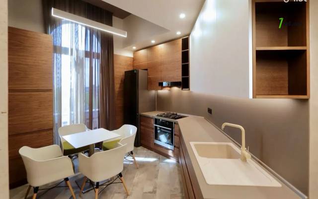 3 սենյականոց բնակարան Ազատության պողոտայում, 110 քմ, 2 սանհանգույց, բարձր առաստաղներ