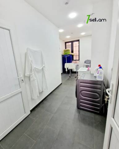 Երկու հարկանի քարե տուն, Վահագնի Թաղամաս Աջափնյակում, 700 ք.մ., 3+ սանհանգույց