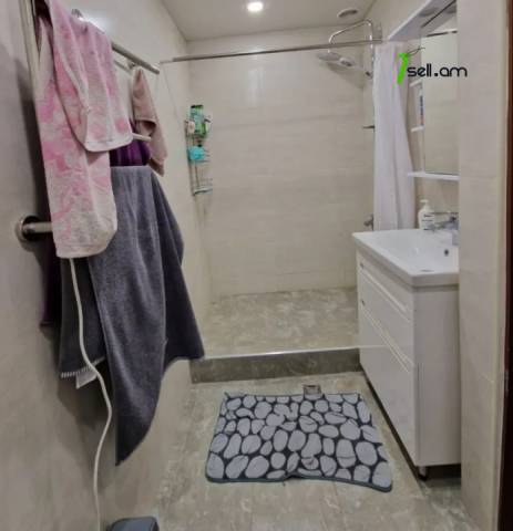 4 սենյականոց բնակարան Նիկոլ Դումանի փողոցում, 130 ք.մ., 4/14 հարկ, կապիտալ վերանորոգված