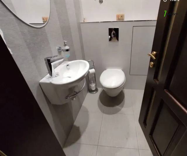 3 սենյականոց բնակարան Վարդանանց փողոցում, 86 ք.մ., 2/5 հարկ, 2 սանհանգույց, բարձր առաստաղներ