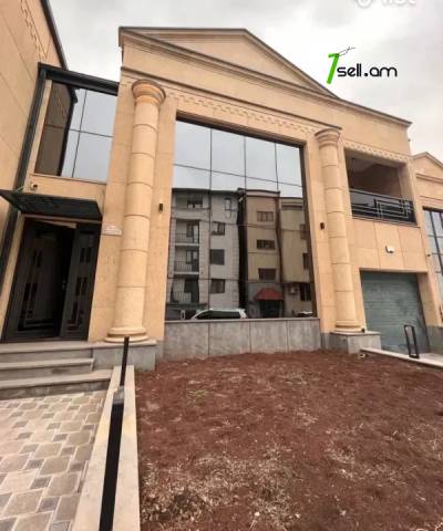 Երկու հարկանի թաունհաուզ Վերին Անտառային փողոցում կենտրոնում, 250 ք.մ., 3+ սանհանգույց