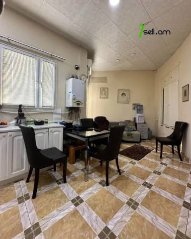 3 սենյականոց բնակարան Տերյան փողոցում, 140 ք.մ., բարձր առաստաղներ, 2/4 հարկ, քարե շենք