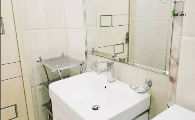 3 սենյականոց բնակարան Կոմիտասի պողոտայում, 86 ք.մ., բարձր առաստաղներ, 1/6 հարկ